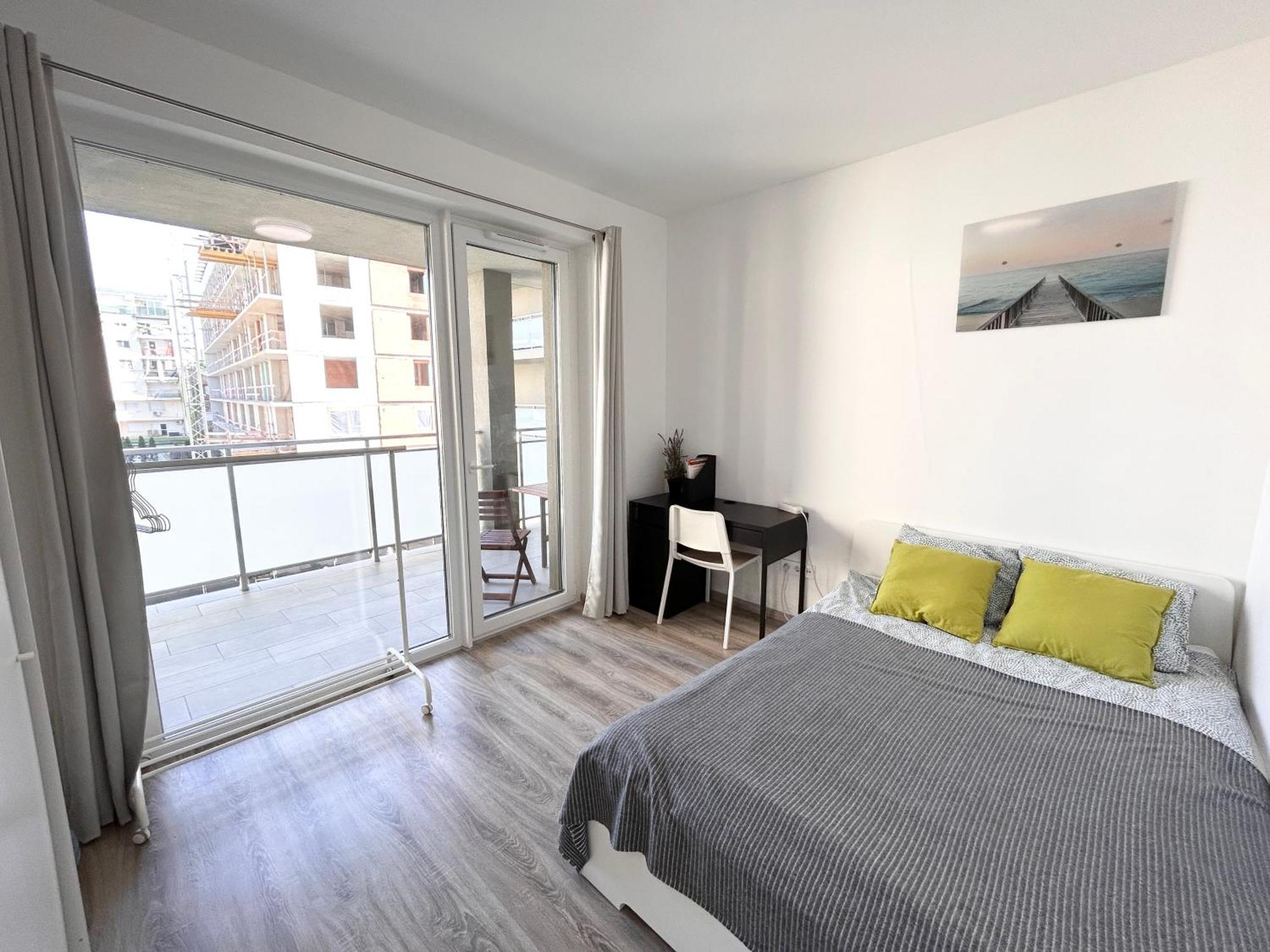 Apartment New 2022 Family&friends Downtown Ac 3br 2ba Free Parking Big Balcony Near Metro&train Station Self Check-in *