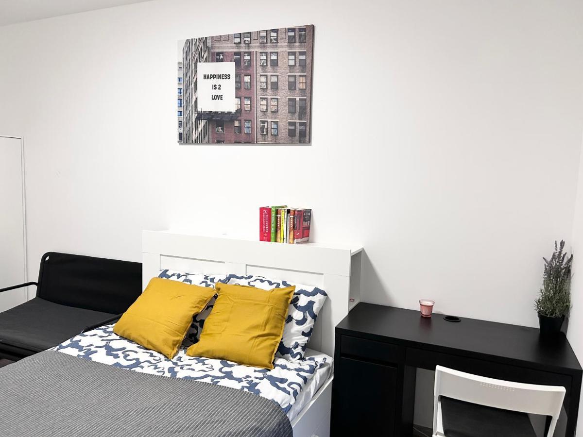 Apartament New 2022 Family&friends Downtown Ac 3br 2ba Free Parking Big Balcony Near Metro&train Station Self Check-in
