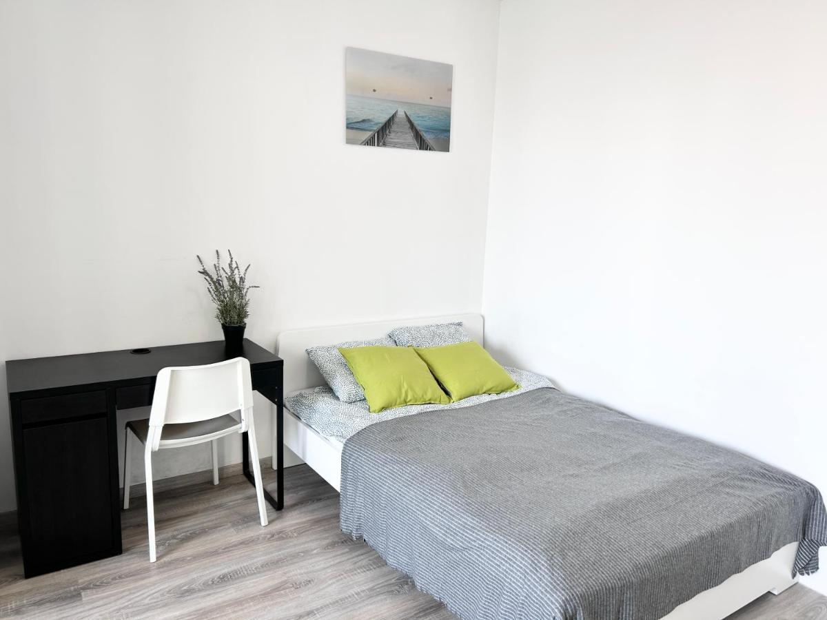 Apartament New 2022 Family&friends Downtown Ac 3br 2ba Free Parking Big Balcony Near Metro&train Station Self Check-in