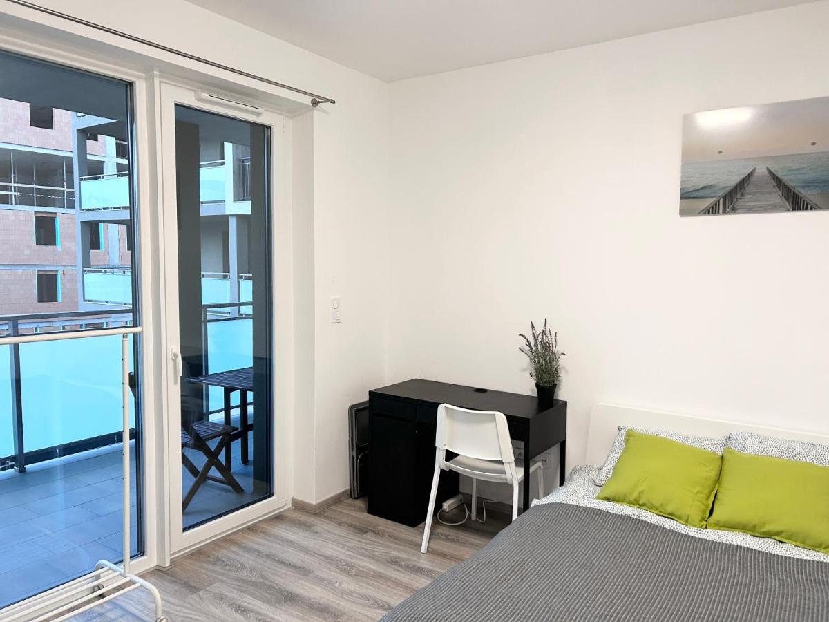 Apartament New 2022 Family&friends Downtown Ac 3br 2ba Free Parking Big Balcony Near Metro&train Station Self Check-in *
