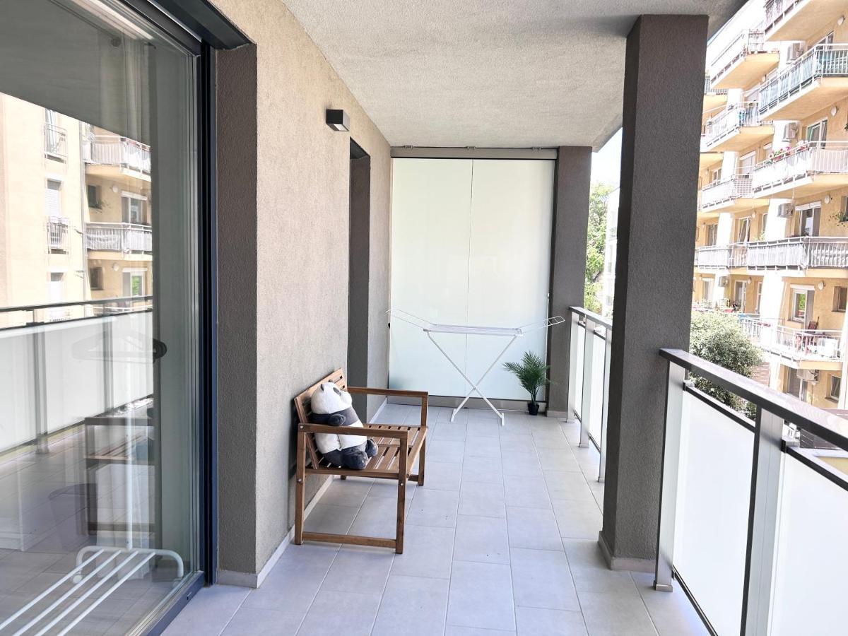 Apartament New 2022 Family&friends Downtown Ac 3br 2ba Free Parking Big Balcony Near Metro&train Station Self Check-in Budapeszt