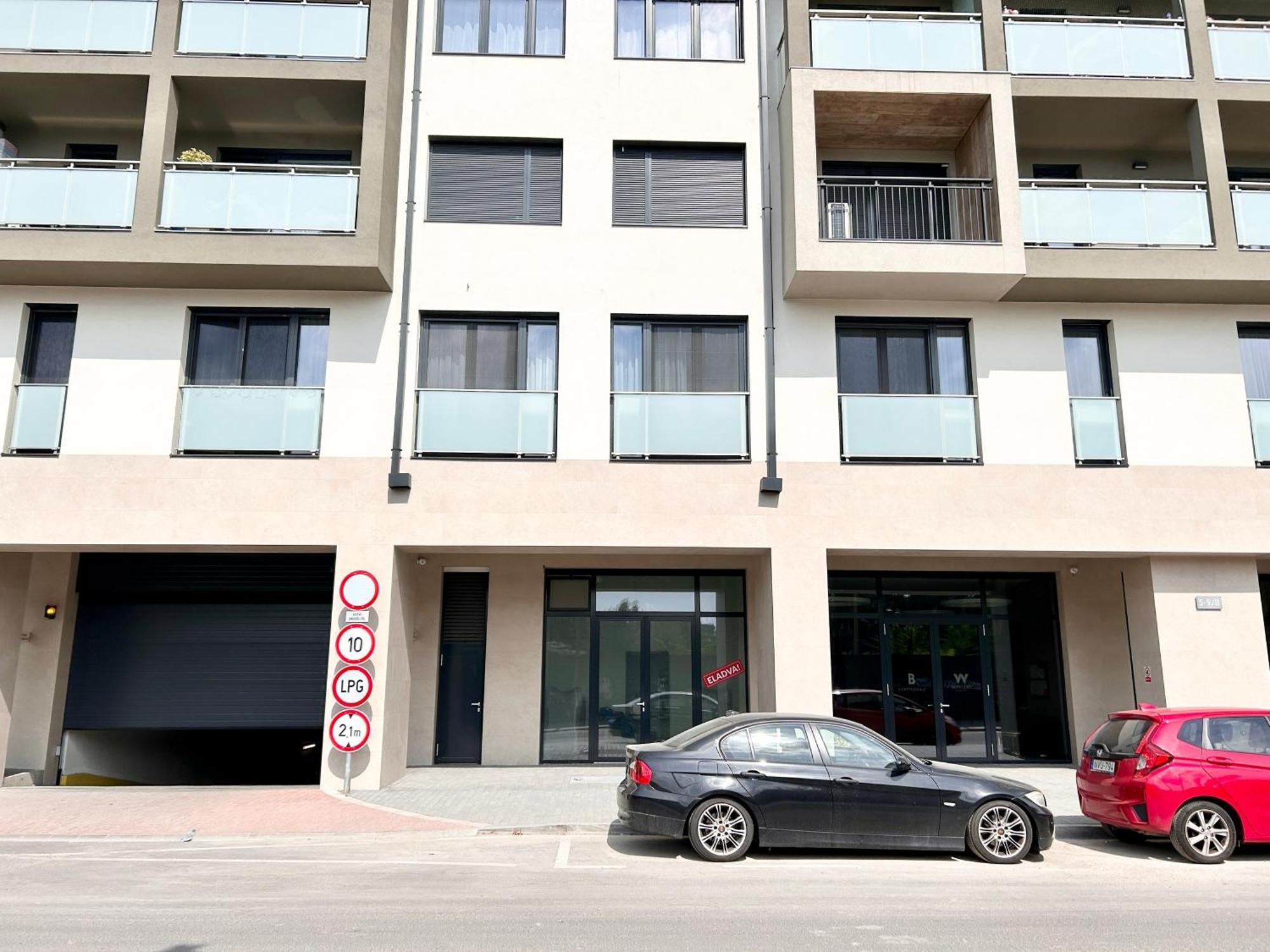 New 2022 Family&friends Downtown Ac 3br 2ba Free Parking Big Balcony Near Metro&train Station Self Check-in * Budapeszt