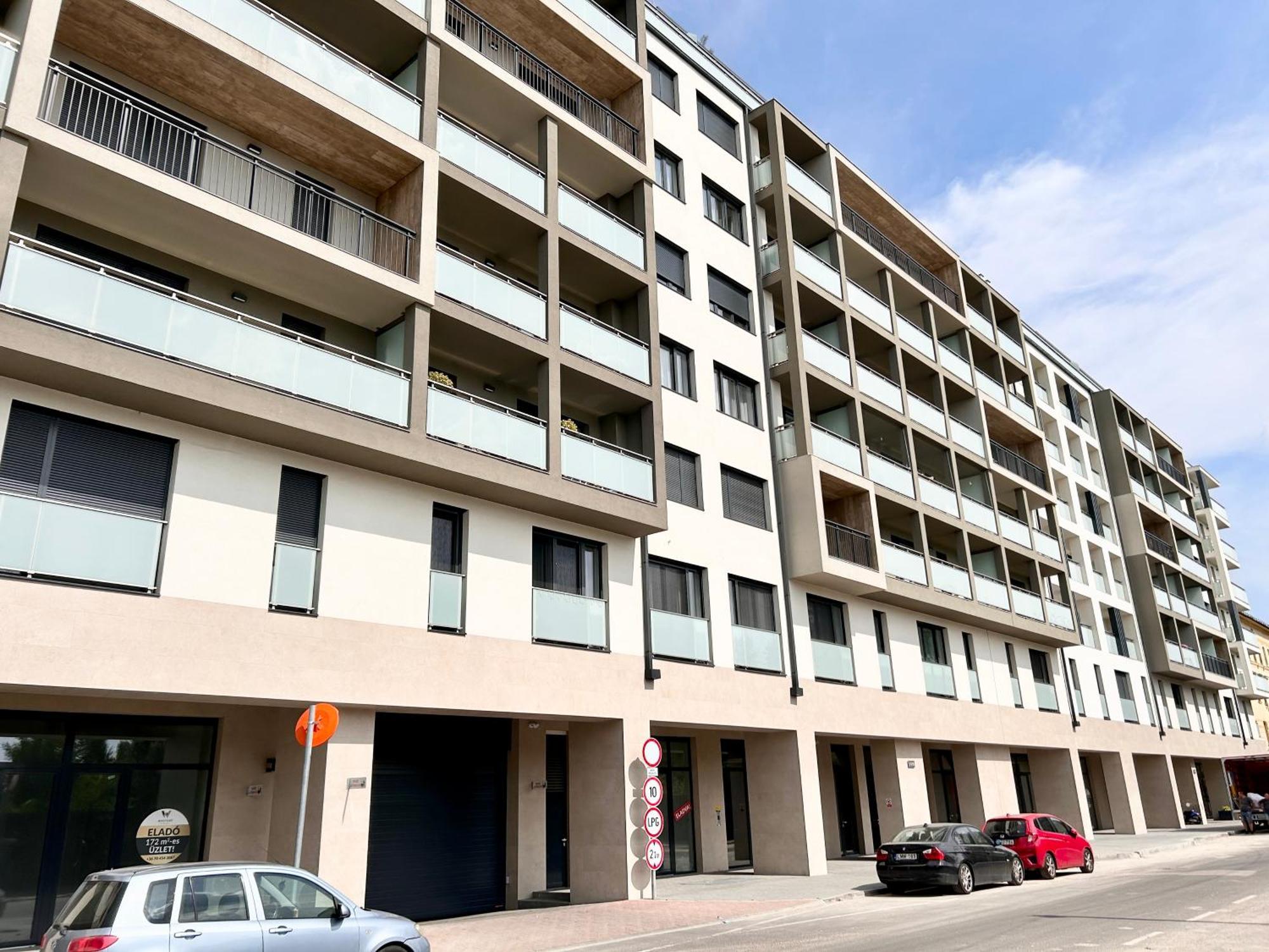 New 2022 Family&friends Downtown Ac 3br 2ba Free Parking Big Balcony Near Metro&train Station Self Check-in * Budapeszt