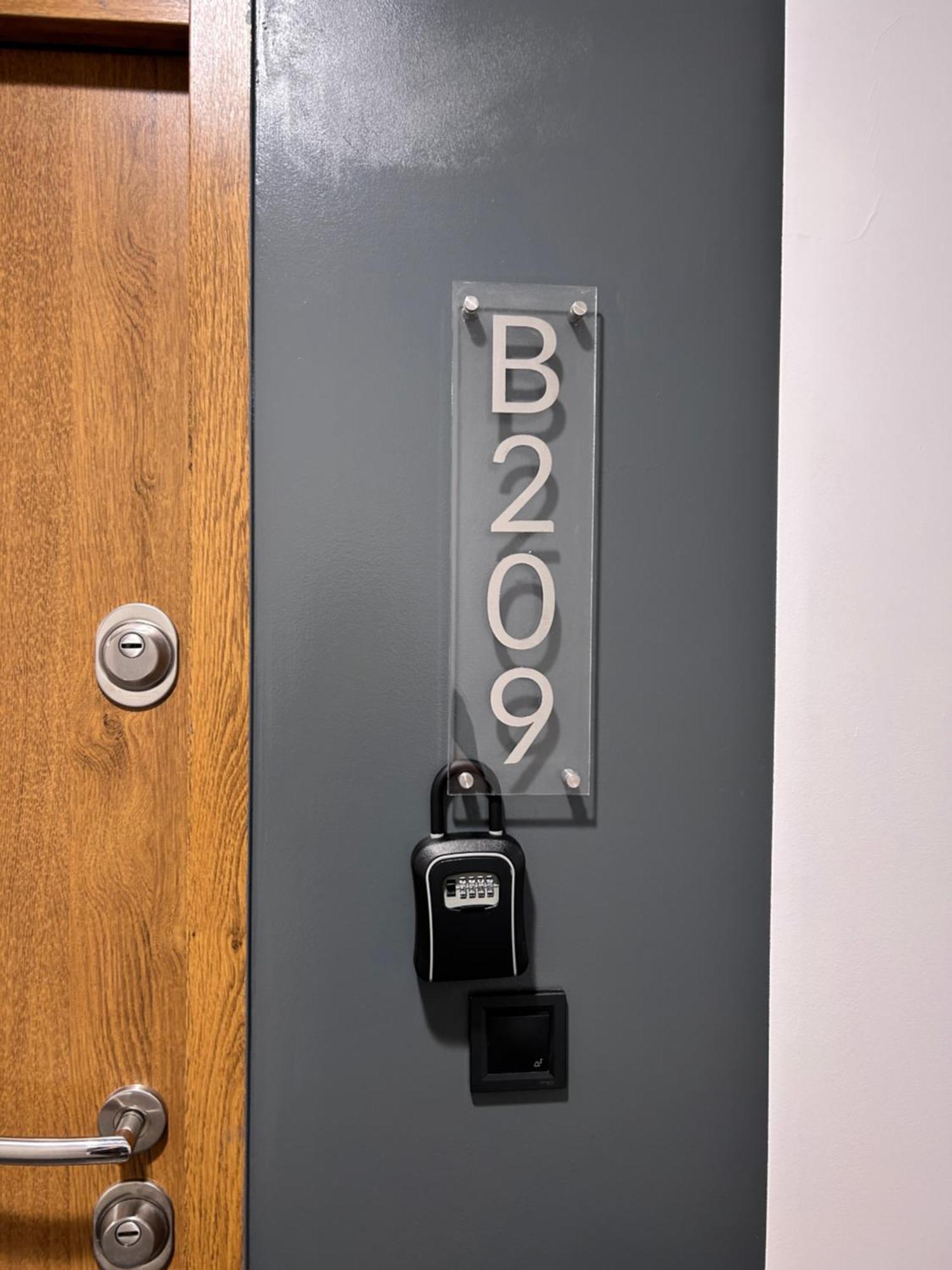 New 2022 Family&friends Downtown Ac 3br 2ba Free Parking Big Balcony Near Metro&train Station Self Check-in * Budapeszt